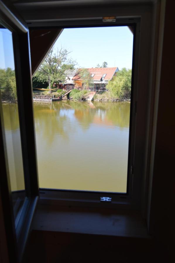 Intertranscoop Lake House Vamosszabadi Exterior photo
