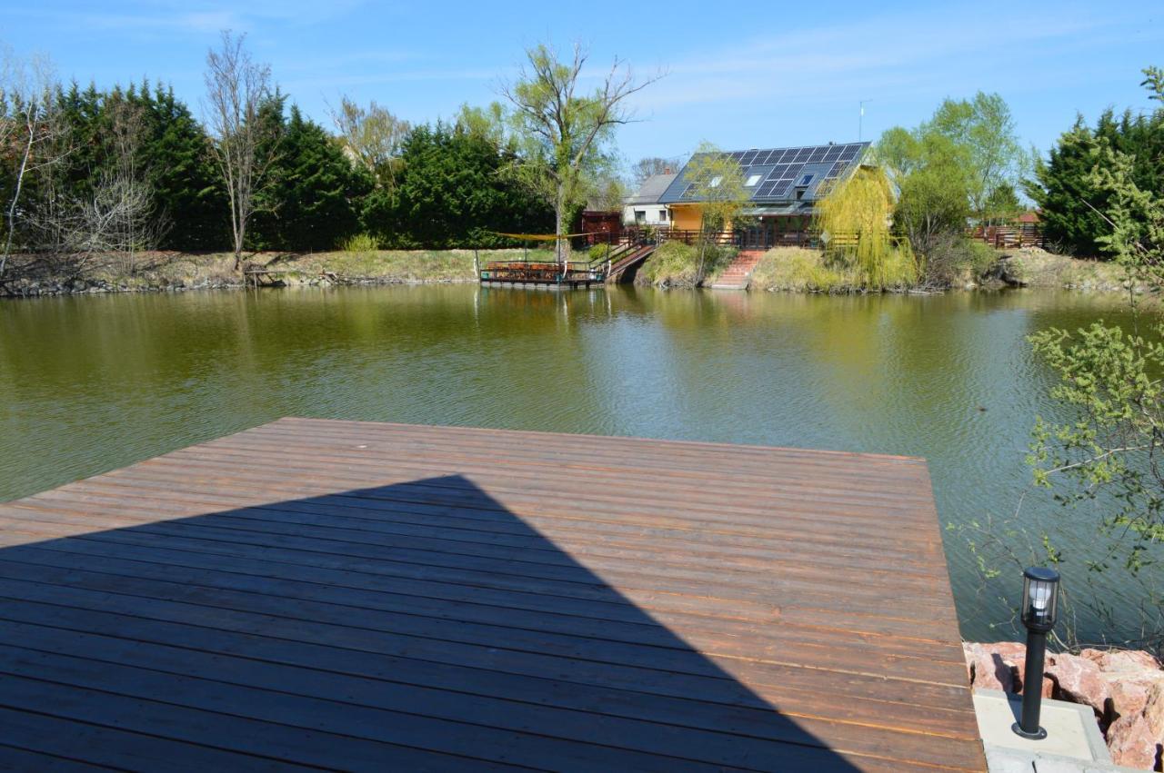 Intertranscoop Lake House Vamosszabadi Exterior photo