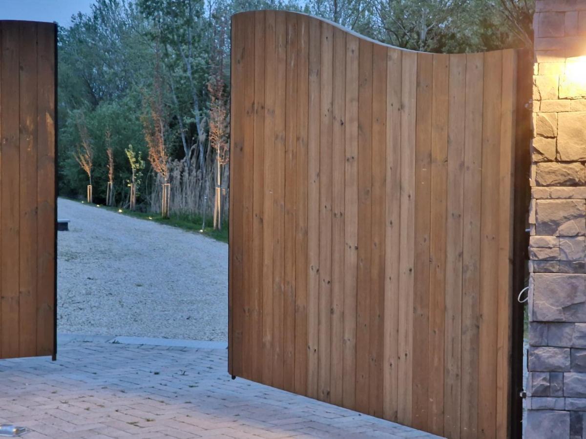 Intertranscoop Lake House Vamosszabadi Exterior photo